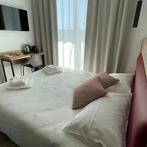 Airport Bed & Breakfast